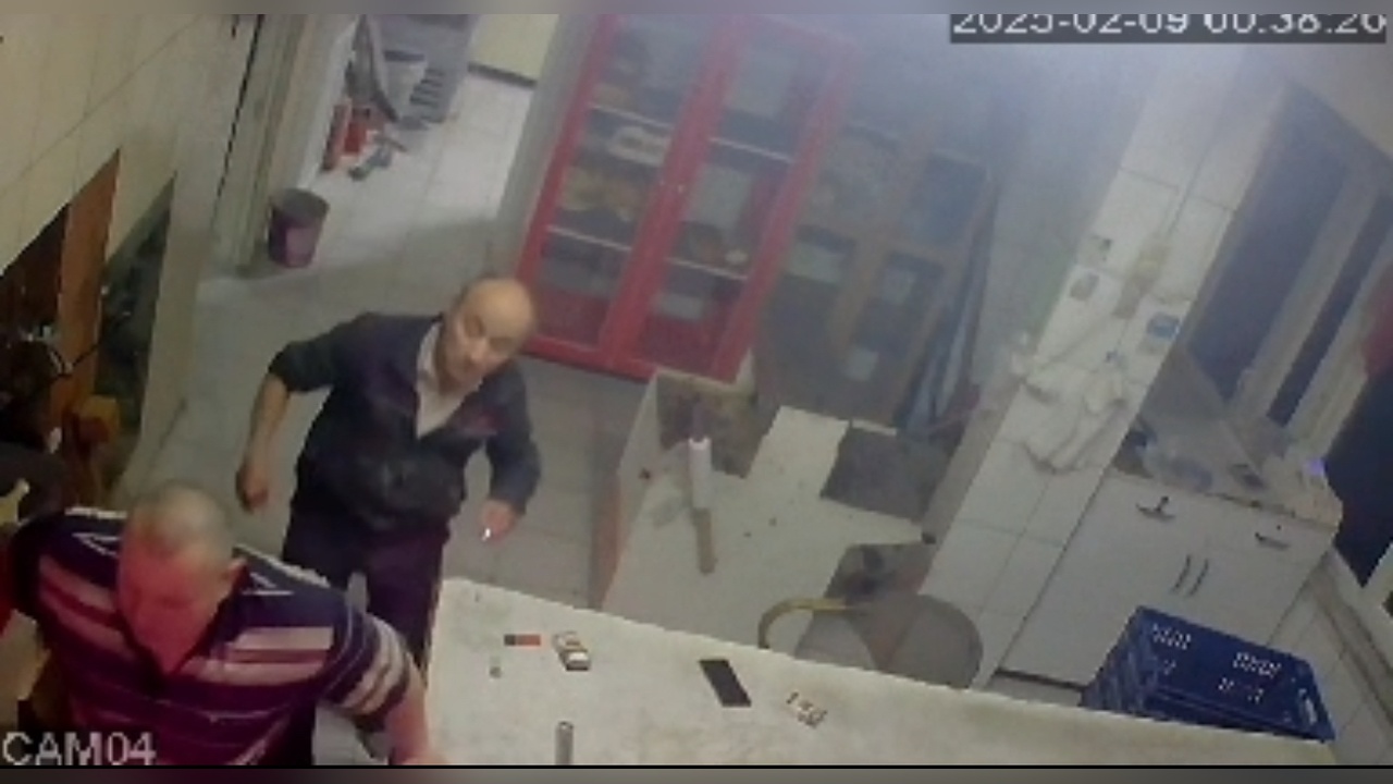 Arnavutköy'de Şarjda Patlayan Telefon Panik Yarattı