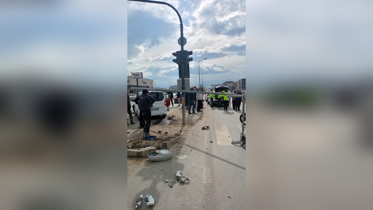 Ehliyetsiz Sürücünün Yüzde Yaralanmasına Neden Olan Kaza Detayları Ortaya Çıktı
