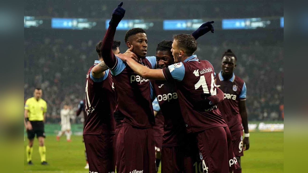 Trabzonspor, Beşiktaş'ı İlk Yarıda Geride Bıraktı