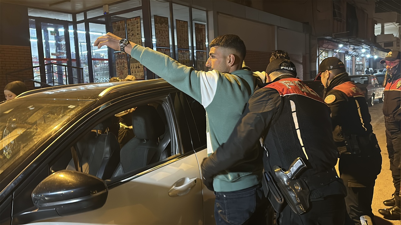Adana'da Huzur ve Güven Uygulaması: 63 Aranan Kişi Yakalandı