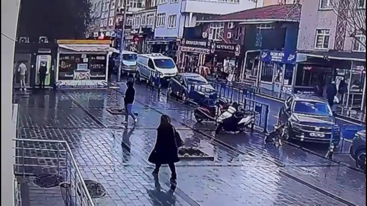 Ataşehir'de Motosiklet Hırsızı Güvenlik Kamerası ile Yakalandı