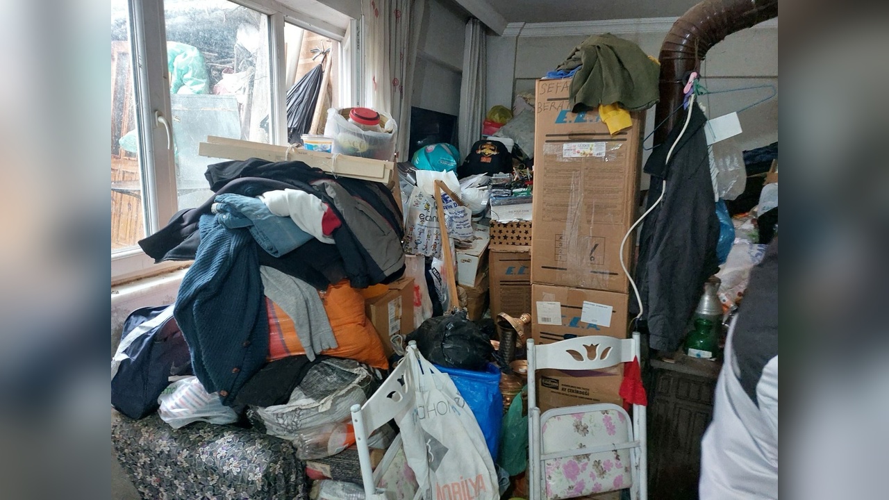 Ordu'da Bir Evden 10 Kamyonet Çöp Çıktı