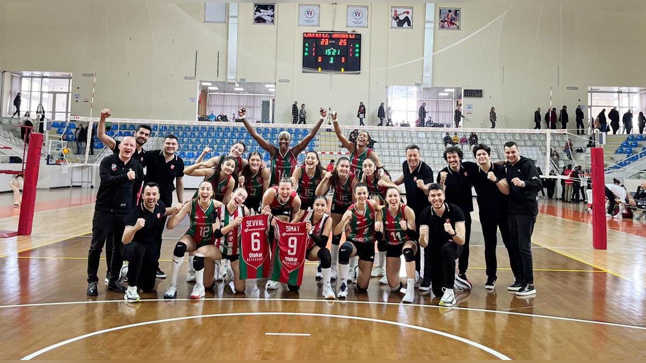 Karşıyaka Voleybol Takımı Yarı Finale Yükseldi