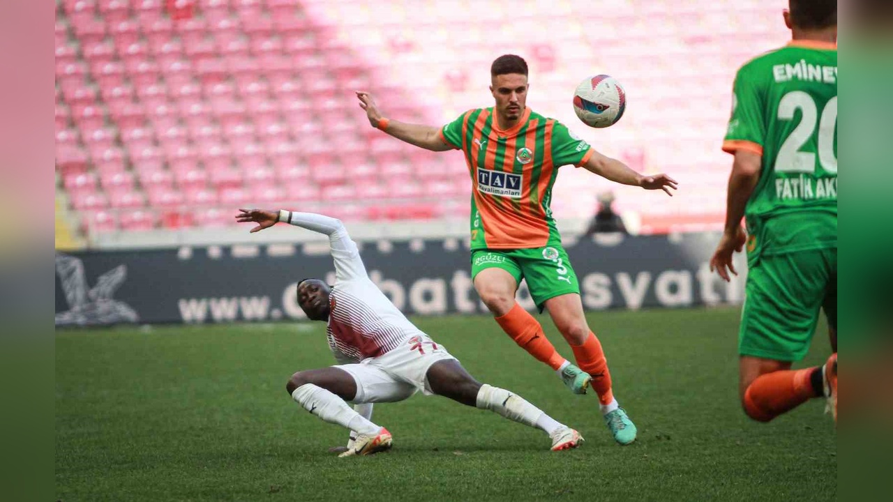 Atakaş Hatayspor, Corendon Alanyaspor'u 1-0 Mağlup Etti