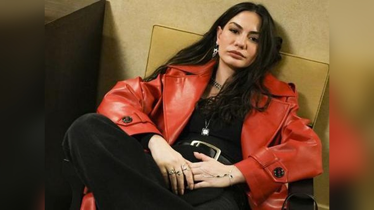 Demet Özdemir, 'Eşref Rüya' Setine Adım Attı