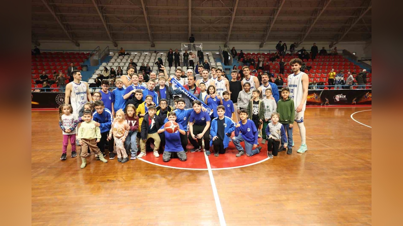 Kocaeli BŞB Kağıtspor, İstanbul Basket'i Farklı Geçti