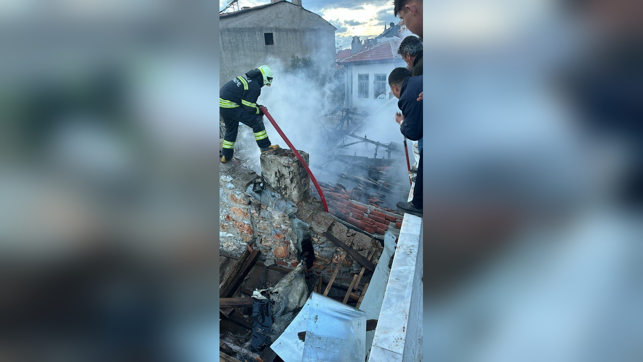 Yangın, Elektrik Kontağından Çıktı: Ev Kullanılamaz Hale Geldi