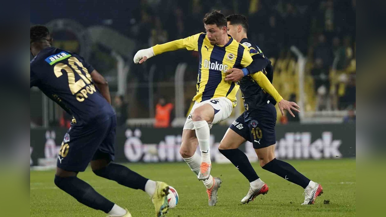 Fenerbahçe, Kasımpaşa'yı İlk Yarıda Geçti