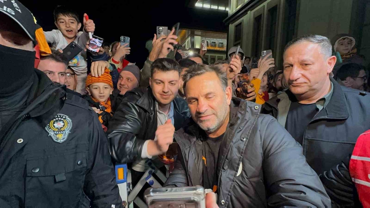 Galatasaray, Rize'de Taraftarları Tarafından Coşkuyla Karşılandı