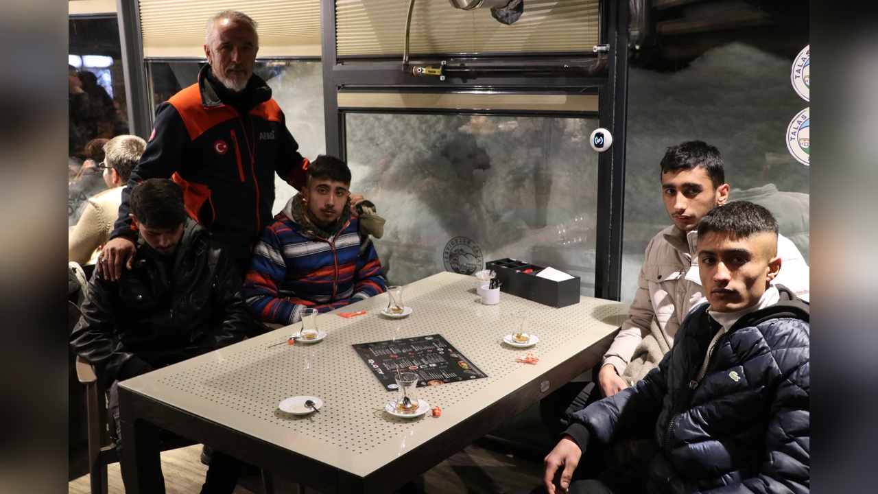 Ali Dağı'nda Mahsur Kalan Gençler Kurtarıldı