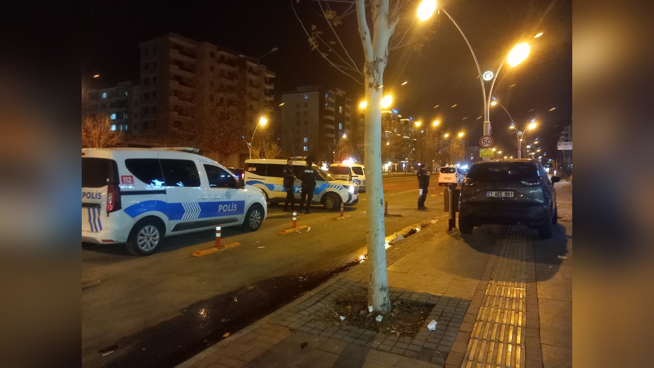 Diyarbakır'da Düğün Salonunda Silahlı ve Bıçaklı Kavga Çıktı