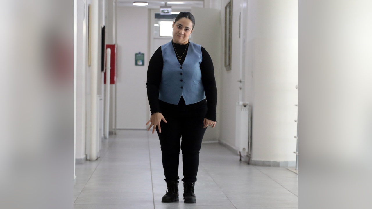 Ayşe'nin 11 Yıllık Mücadelesi: Hayalleri Dil Öğrenmek ve Dünyayı Gezmek