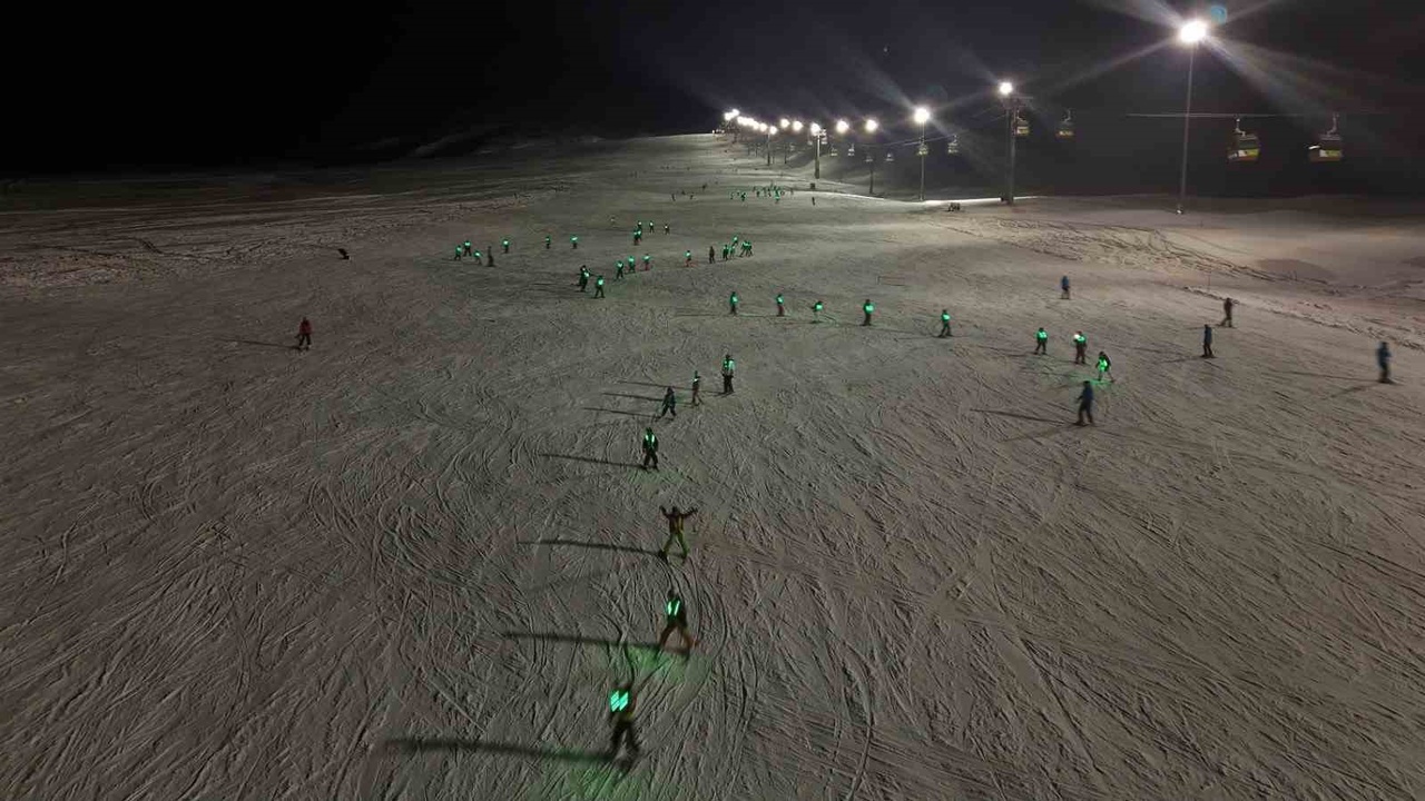 Erciyes'te Spor Şenliği Coşkusu: Gece Kayağı Etkinliği Gerçekleşti