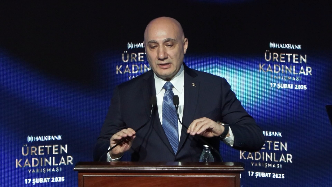 Emine Erdoğan, Halkbank Üreten Kadınlar Yarışması'nda Ödülleri Dağıttı
