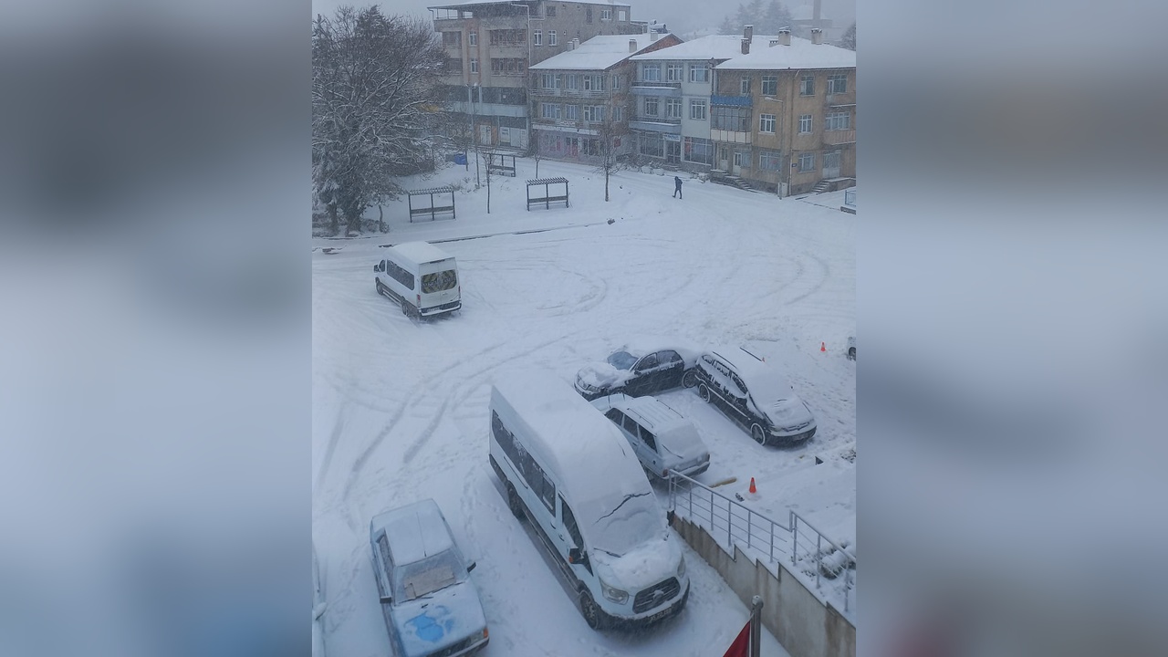 Samsun'da Kar Yağışı Nedeniyle Eğitime Ara Verildi