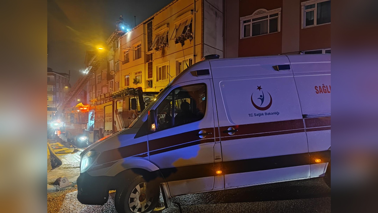 Üsküdar'da 4 Katlı Binada Yangın Paniği