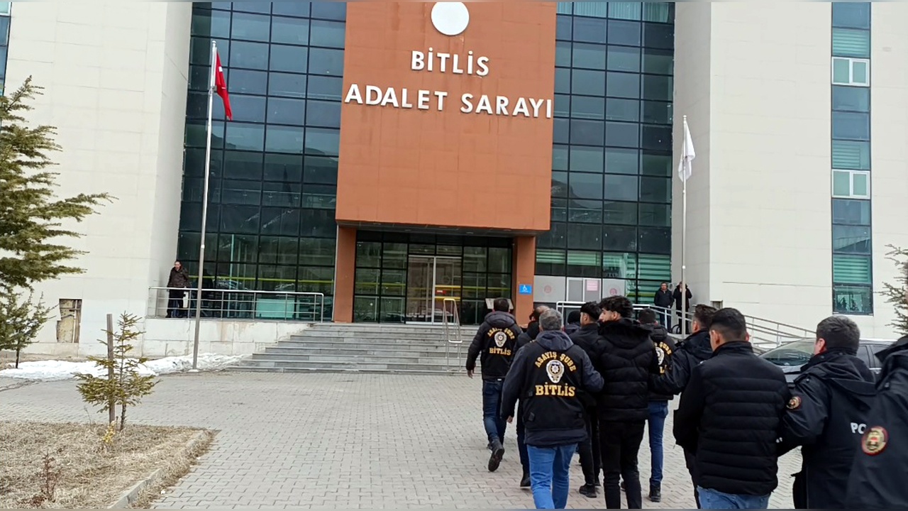 Bitlis ve Diyarbakır'da Dolandırıcılık Operasyonu: 5 Kişi Tutuklandı