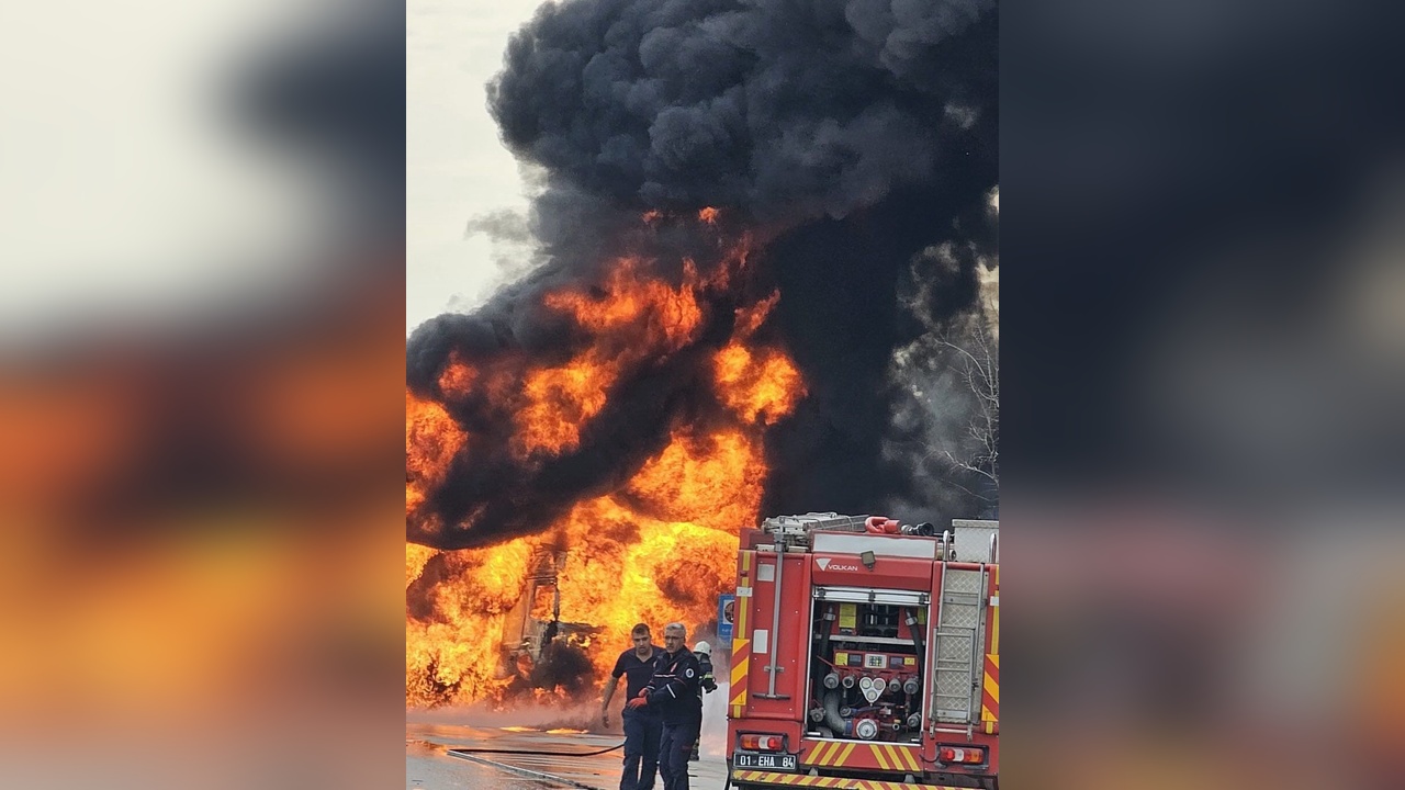 Otoyolda Devrilen Tanker Yangın Çıkardı