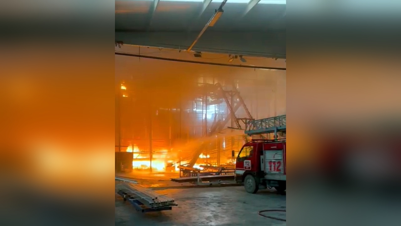 Edirne'deki Fabrika Yangınında Zarar Büyüyor