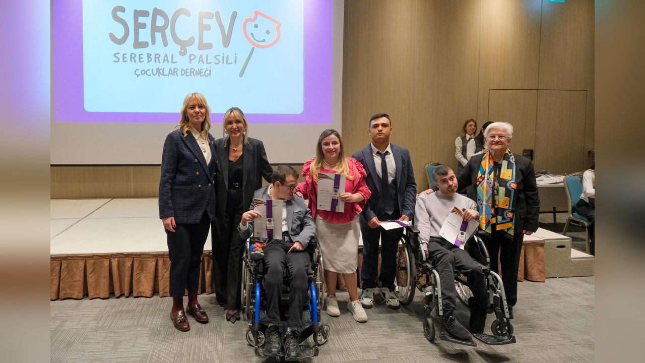 Gençler Ödüllerini Aldı: Uluslararası Gençlik Ödül Töreni Düzenlendi