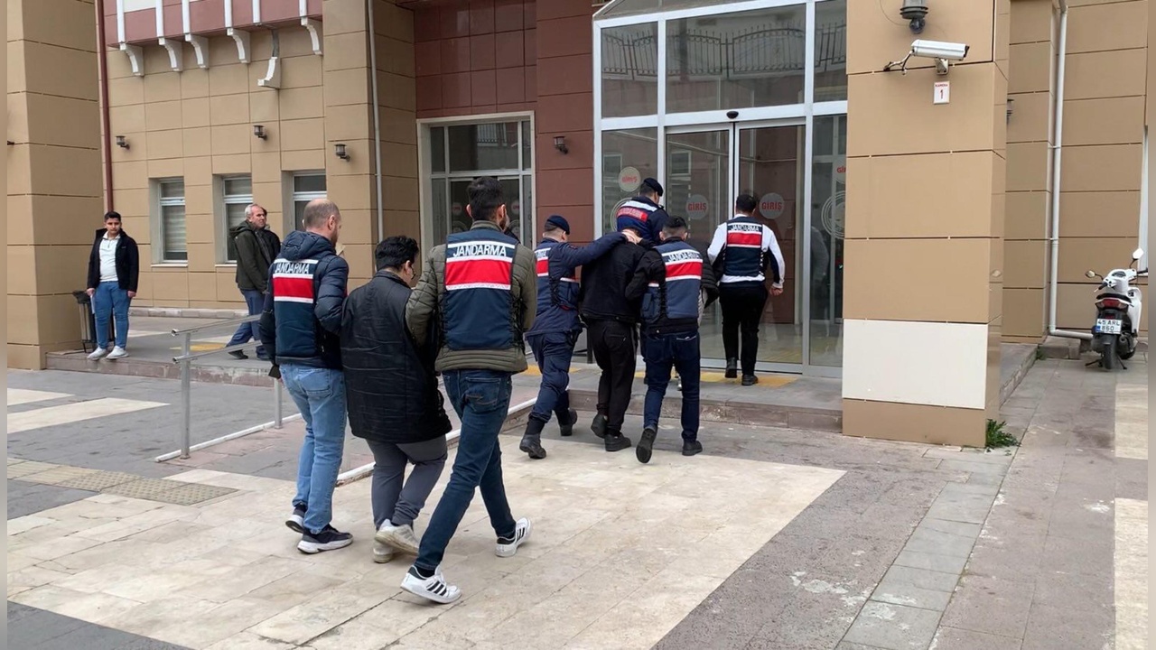 Manisa'da Terörle Mücadele Operasyonu: İki Kişi Tutuklandı