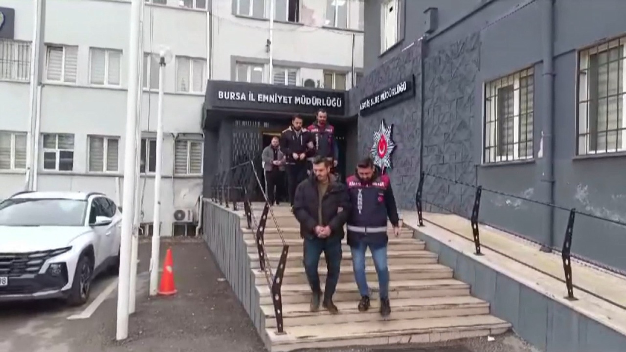 Yıllık Kart Aidatı Dolandırıcılığı: 18 Kişi Mağdur Oldu, 9 Şüpheli Tutuklandı