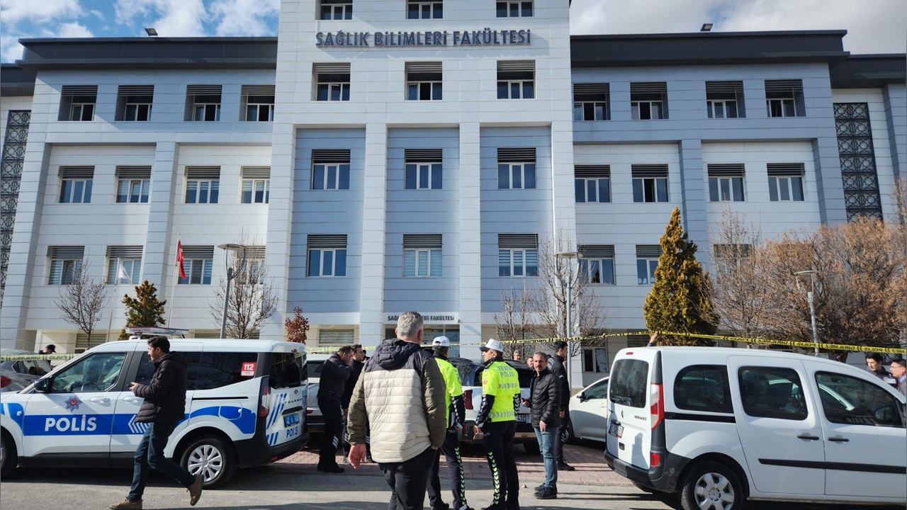 Dekan Yardımcısı Olayın Ardından Öğrenciyi Odasına Çağırdı