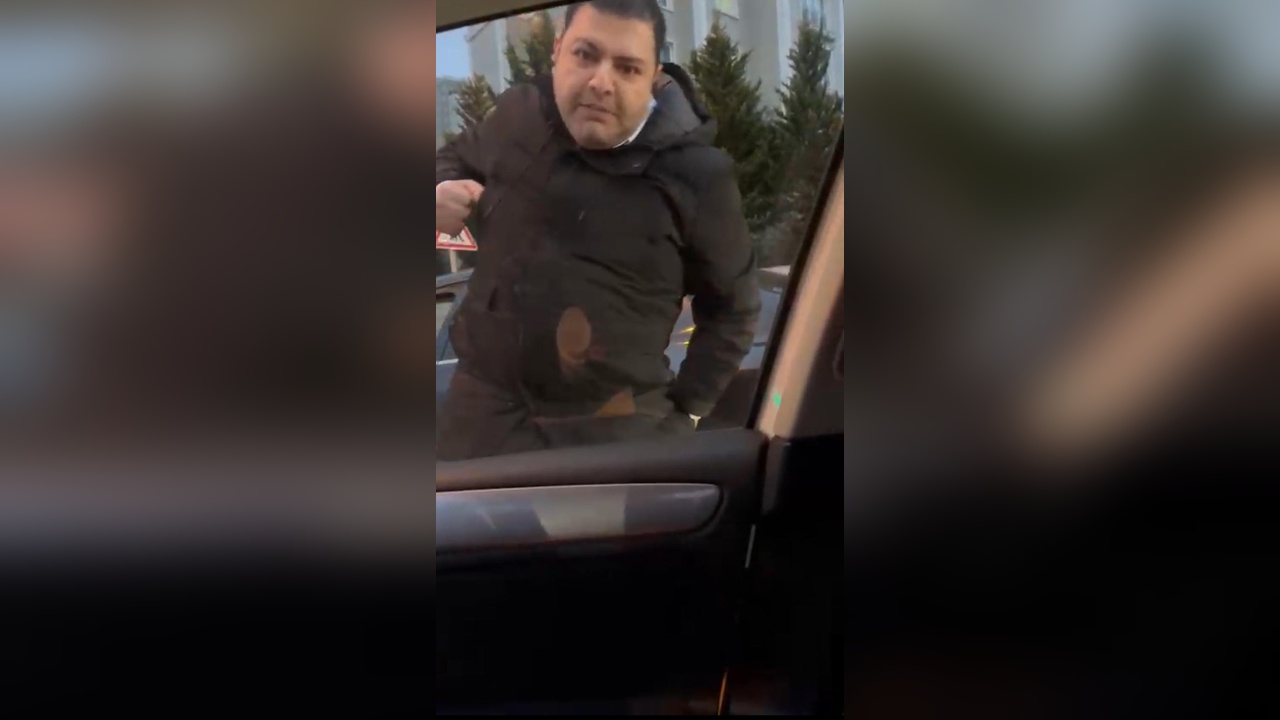 Başakşehir'de Trafik Magandası Kadın Sürücüyü Hedef Aldı