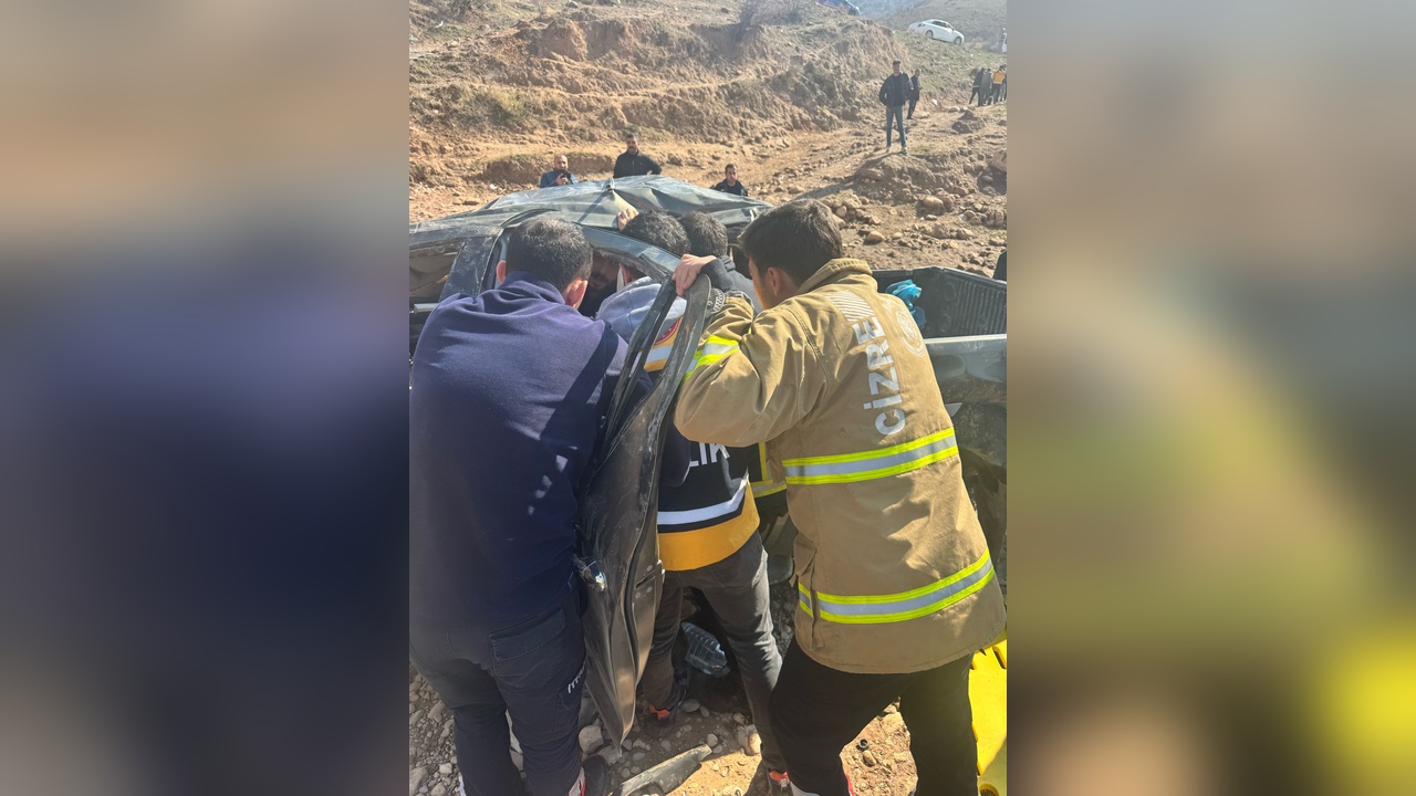 Şırnak'ta Kamyonet Şarampole Yuvarlandı, 5 Kişi Yaralandı