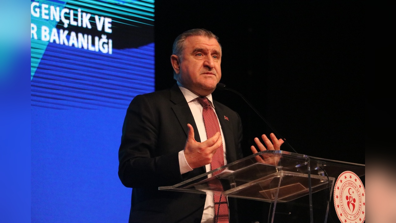 Bakan Bak'tan Gençlere Vatan Sevgisi Vurgusu