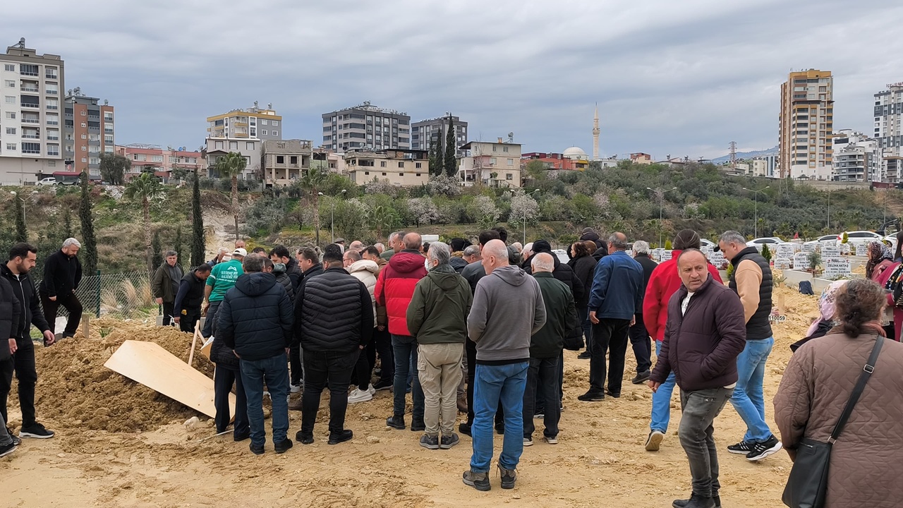 Sendika Başkanı, Şube Sekreterinin Ölümünden Sonra Toprağa Verildi