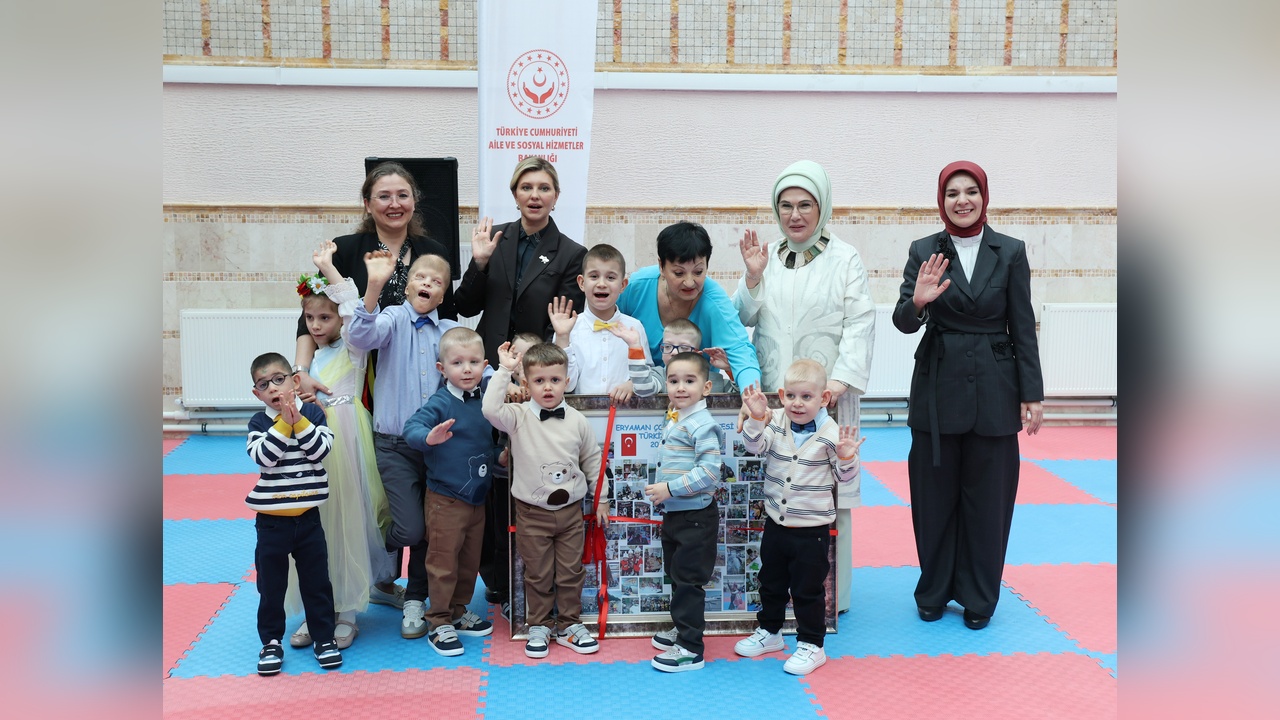 Emine Erdoğan ve Olena Zelenska'dan Anlamlı Ziyaret