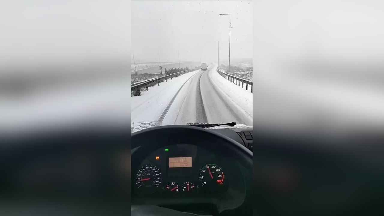 İstanbul'da Kar Yağışı Etkisini Gösterdi