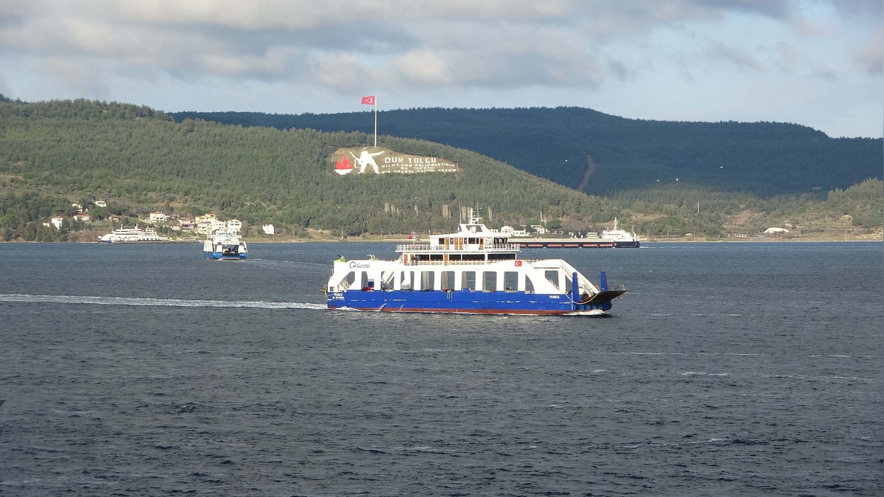 Fırtına Gökçeada Feribot Seferlerini Durdurdu