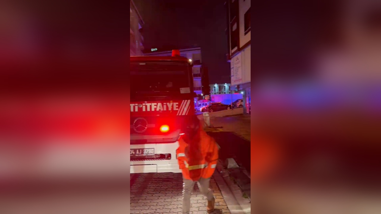 Küçükçekmece'de 7 Katlı Bina Tahliye Edildi