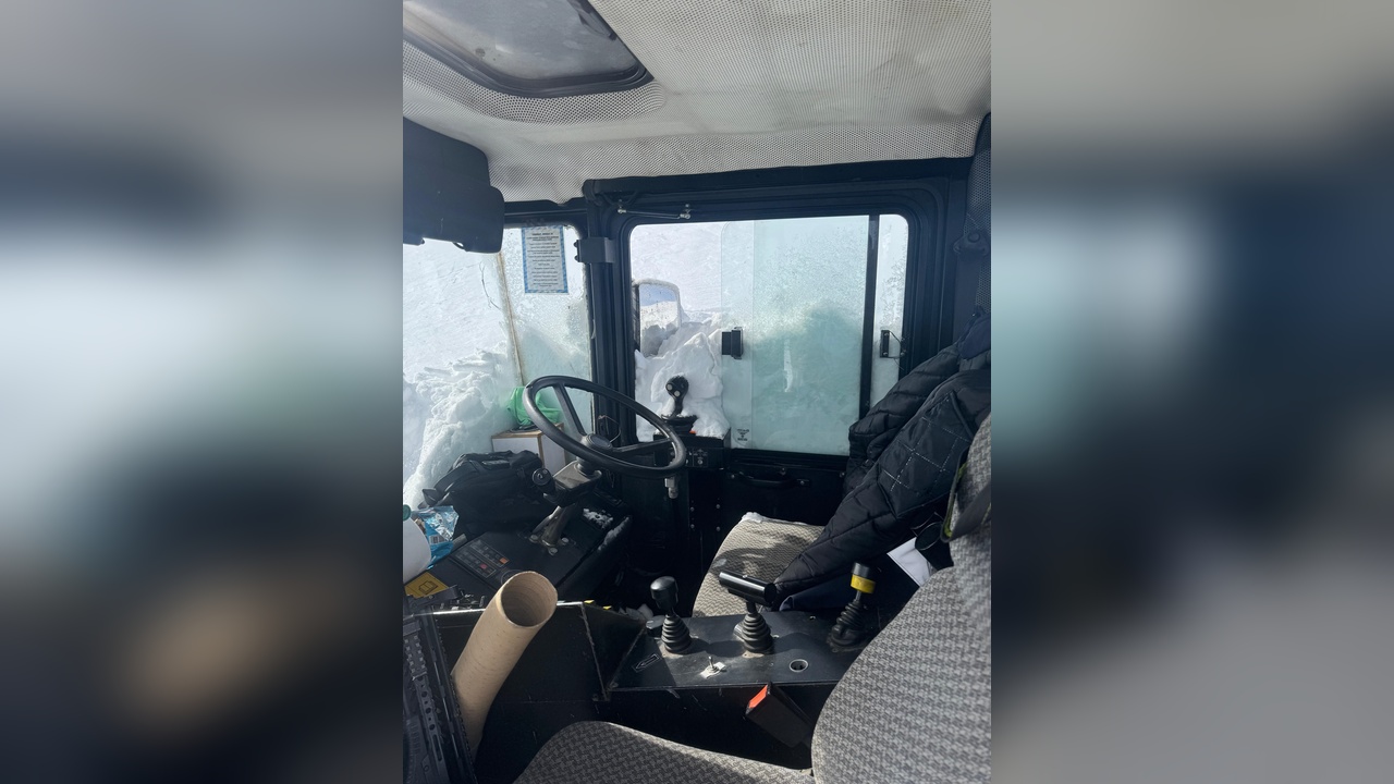 Çığ Felaketi: İş Makinesi Operatörü Zor Anlar Yaşadı