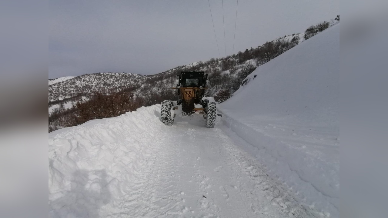 Elazığ'da Kış Şartları 505 Köy Yolunu Kapattı