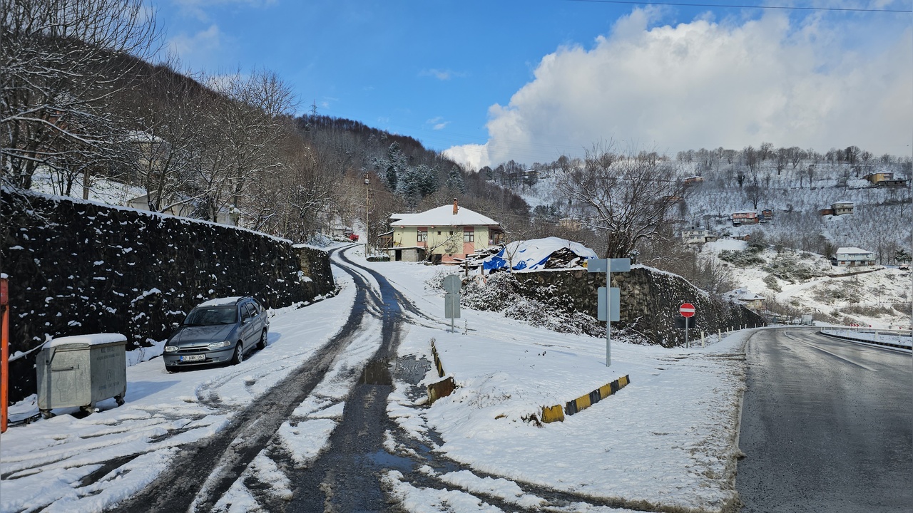 Zonguldak'ta Kış Koşulları 16 Köy Yolunu Kapattı