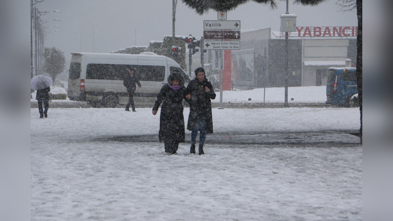 Samsun'da Eğitim Sürecine Kısa Ara Verildi