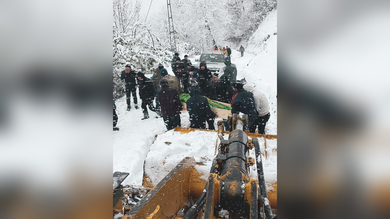 Rize'de Yoğun Kar Yağışı Hayatı Olumsuz Etkiledi