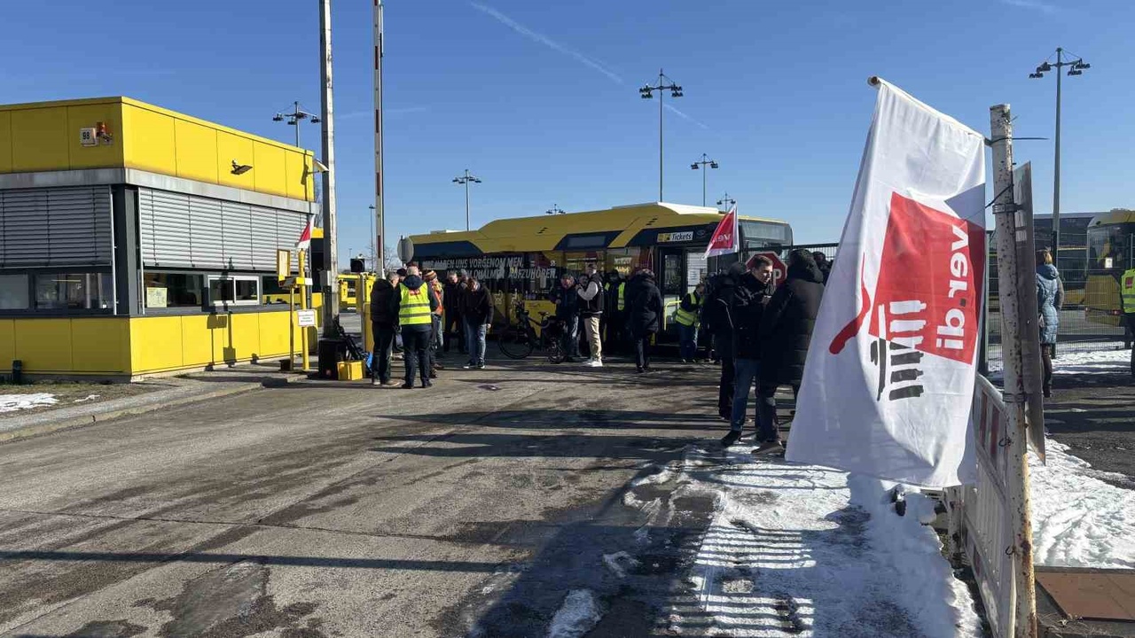 Berlin'de Toplu Taşımada 48 Saatlik Grev Uygulaması Başladı