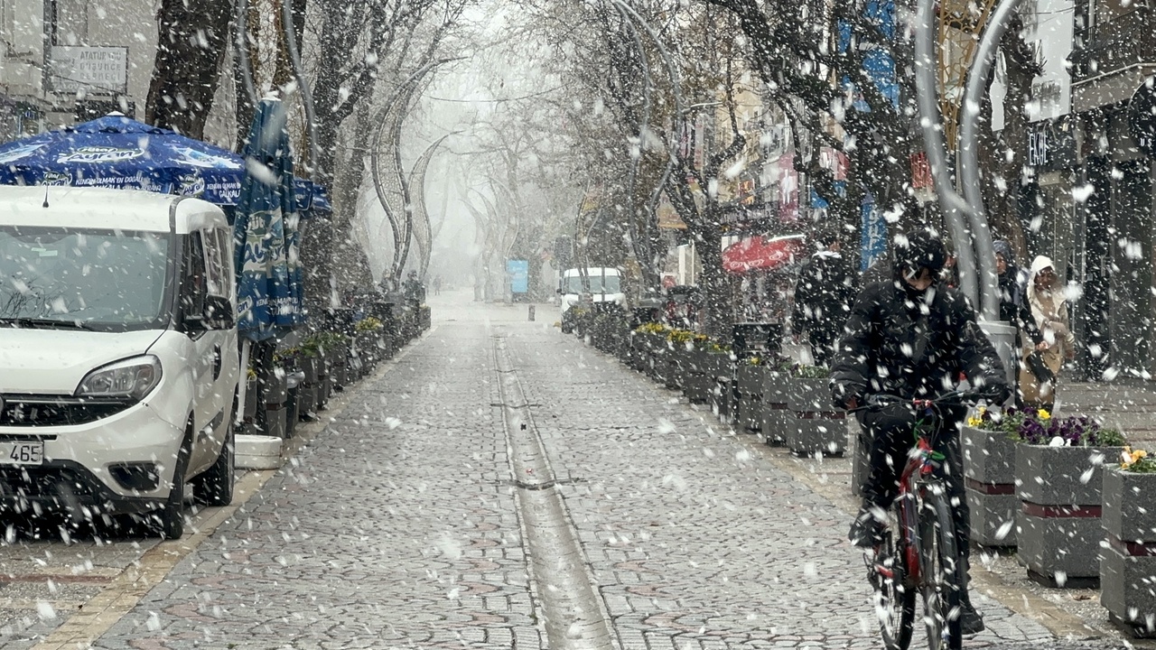 Yalova'da 'Altay' Kar Fırtınası Etkili Olmaya Başladı