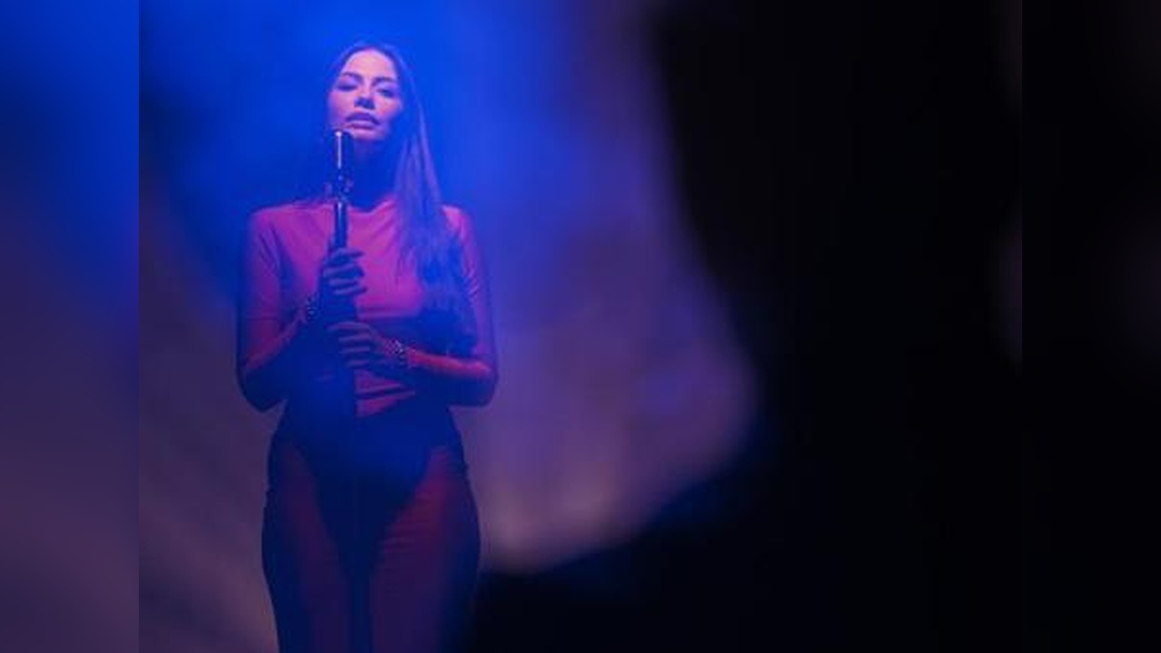 Demet Özdemir, 'Eşref Rüya' Projesi İçin Albüm Kadar Şarkı Seslendirdi