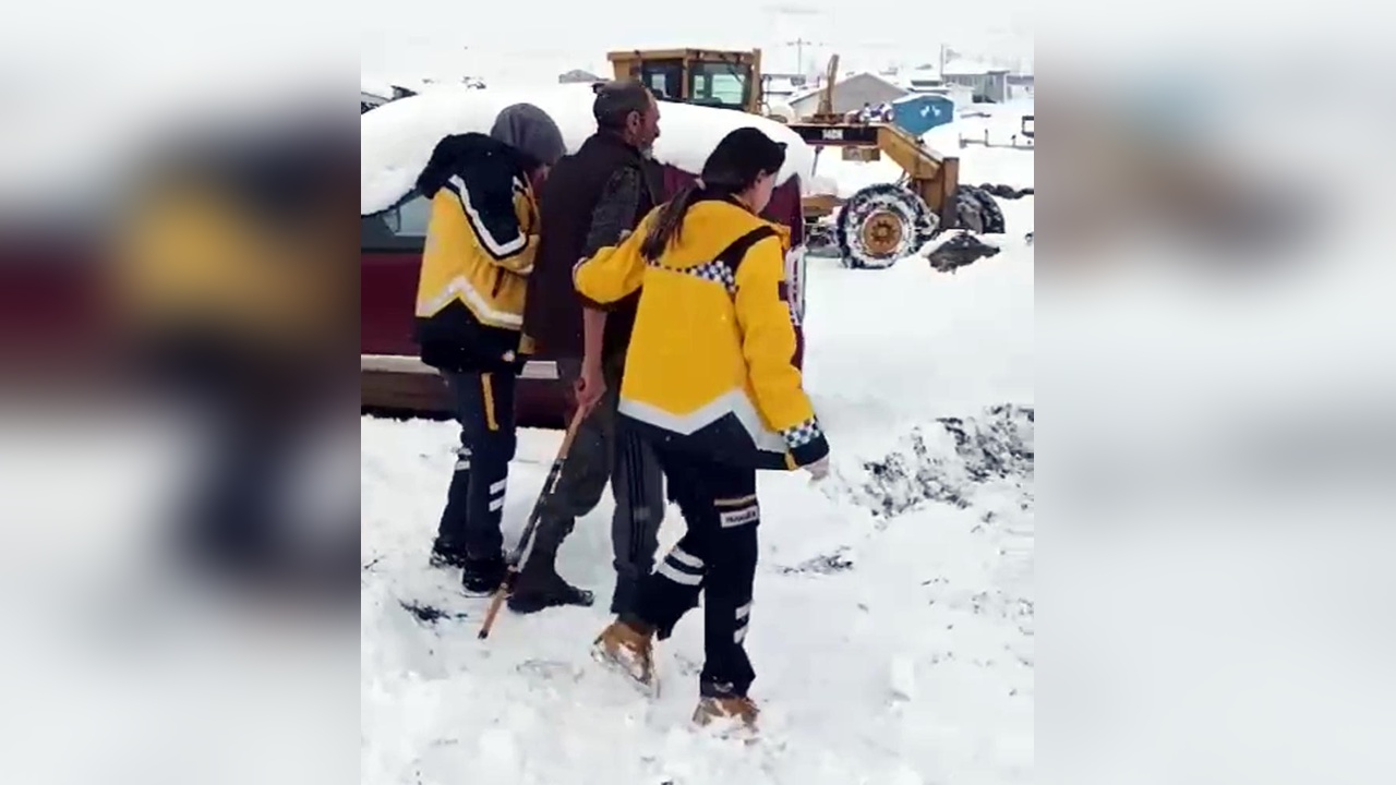 Kars'ta Kış Koşullarında Acil Müdahale: Hasta Hastaneye Ulaştırıldı