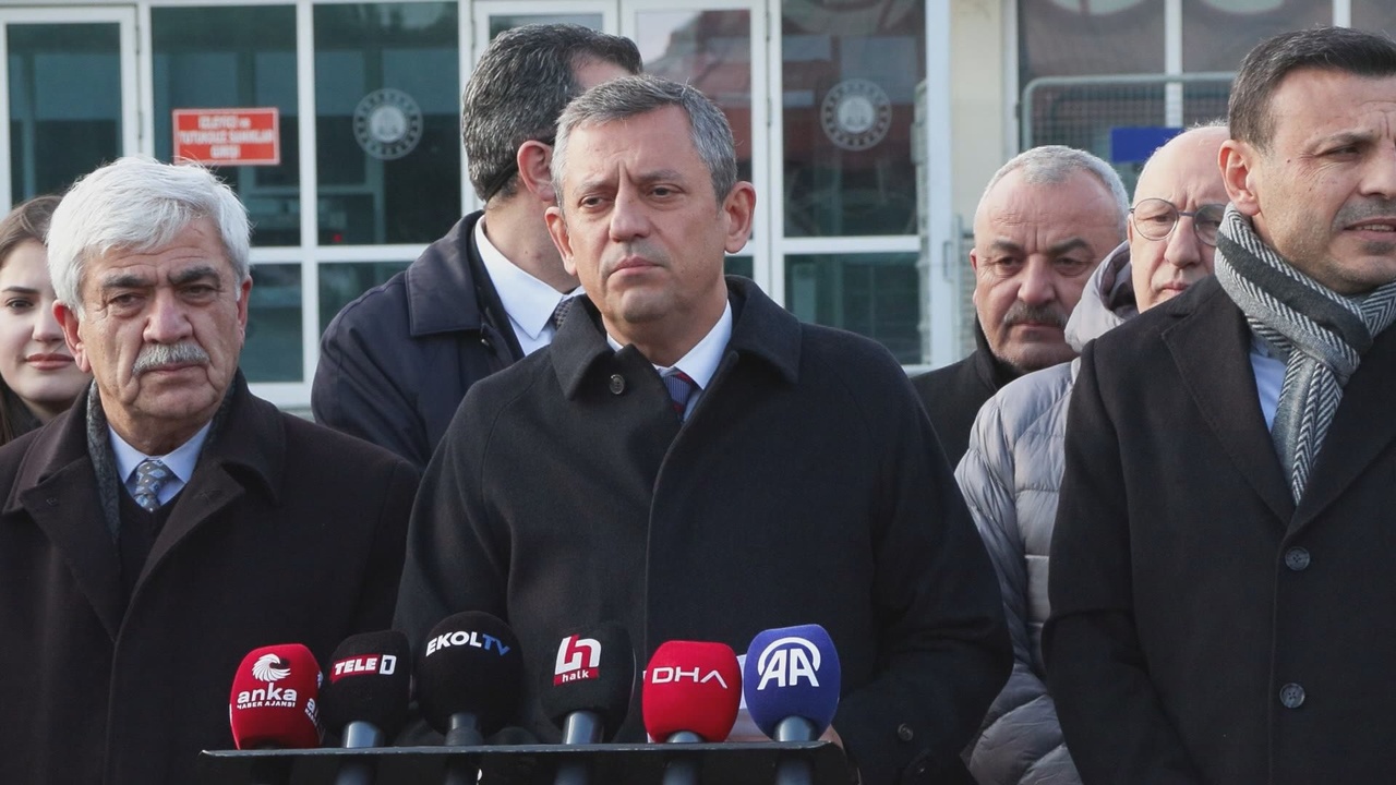 CHP Genel Başkanı Özel, Silivri Cezaevi'nde Tutukluları Ziyaret Etti