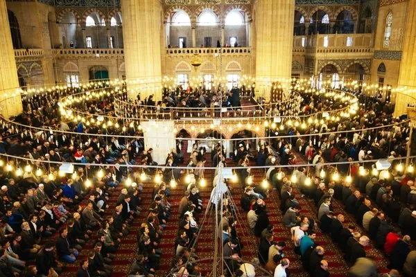 Ramazan'ın Manevi Işığı: Teravih Namazı Nasıl Kılınır?