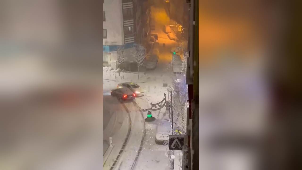 Kağıthane'de Karlı Yolda Drift Atan Sürücüye Tepkiler Yağdı