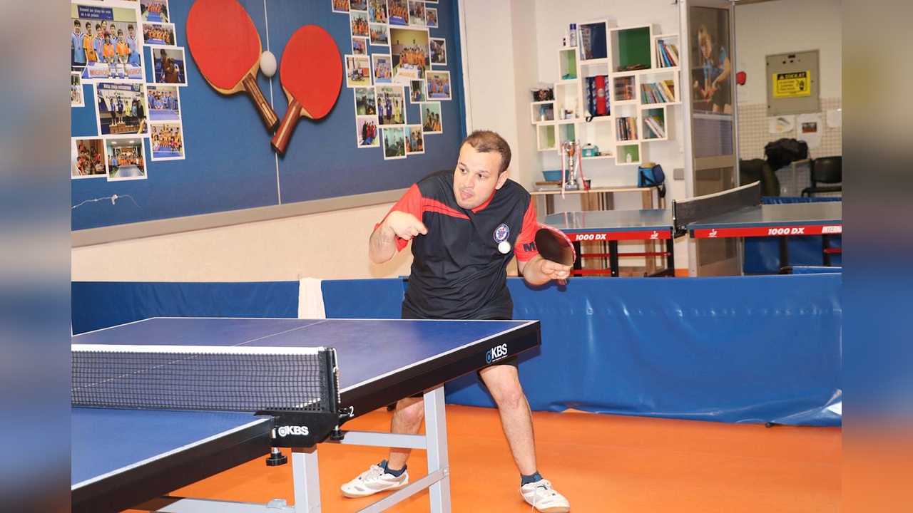 Serebral Palsi ile Mücadele Eden Sinan, Masa Tenisi Dünya Olimpiyatları'na Göz Kırpıyor