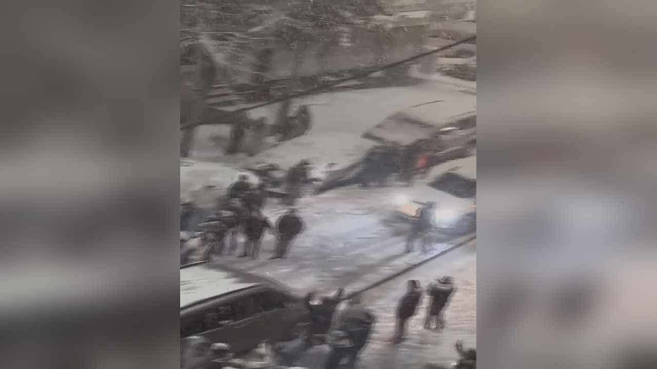 Sultangazi'de Kar Topu Eğlencesi Kavga ile Sonlandı