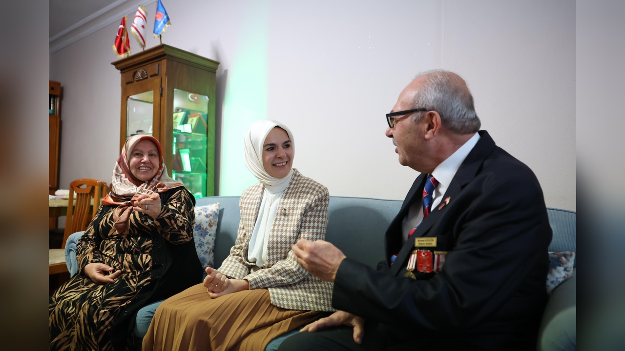Bakan Göktaş, 50. Yıl Dönümünü Kutlayan Çifti Ziyaret Etti